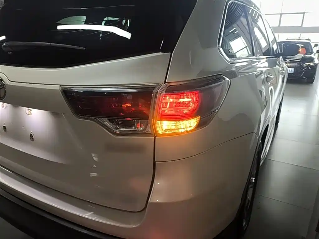 Toyota Highlander 2015 2.0T AWD Luxury Edition 7-seater фото 7