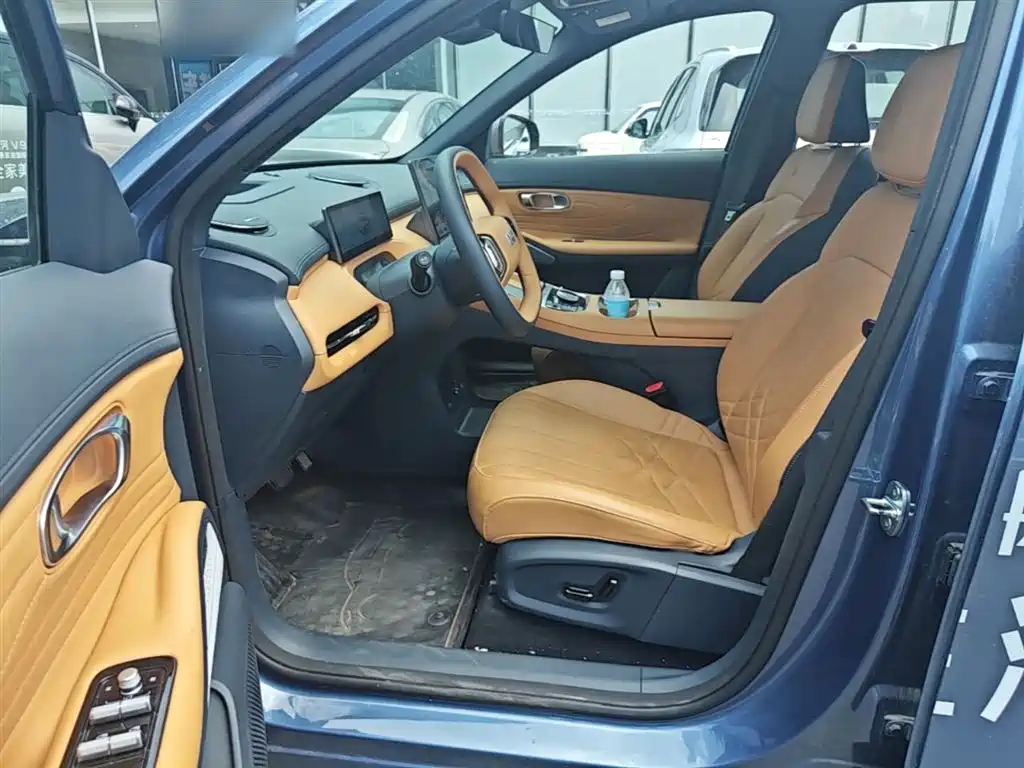 Geely Galaxy Galaxy Starship 7 EM-i 2025 120km Navigation Edition фото 11