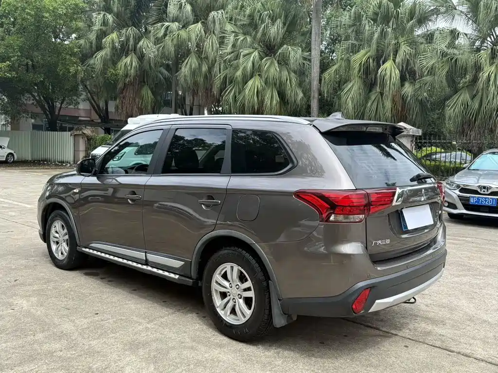 Mitsubishi Outlander 2016 2016 2.0L 2WD Fashion Edition 5-seater