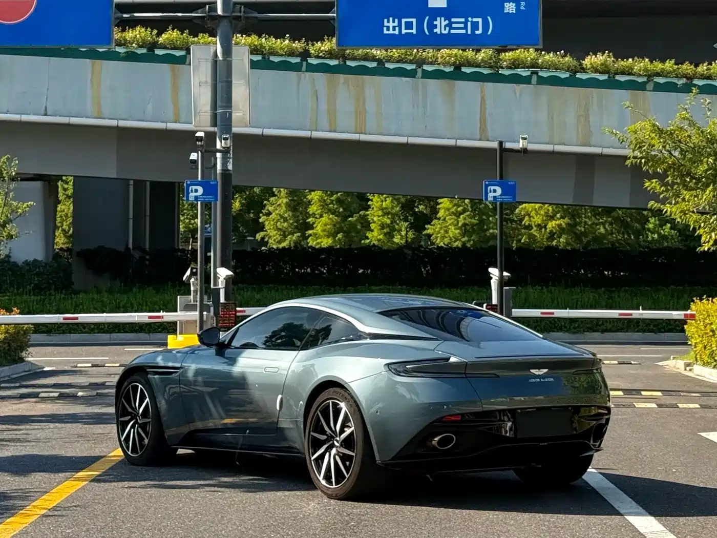 Aston Martin DB11 2020 2019 Model 4.0T V8 Coupe