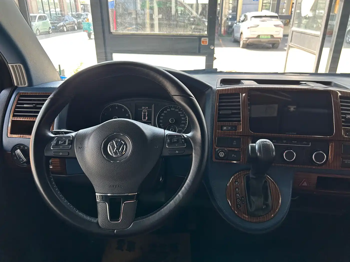 Volkswagen Caravelle 2014 2.0TSI 4WD Comfort Edition фото 11