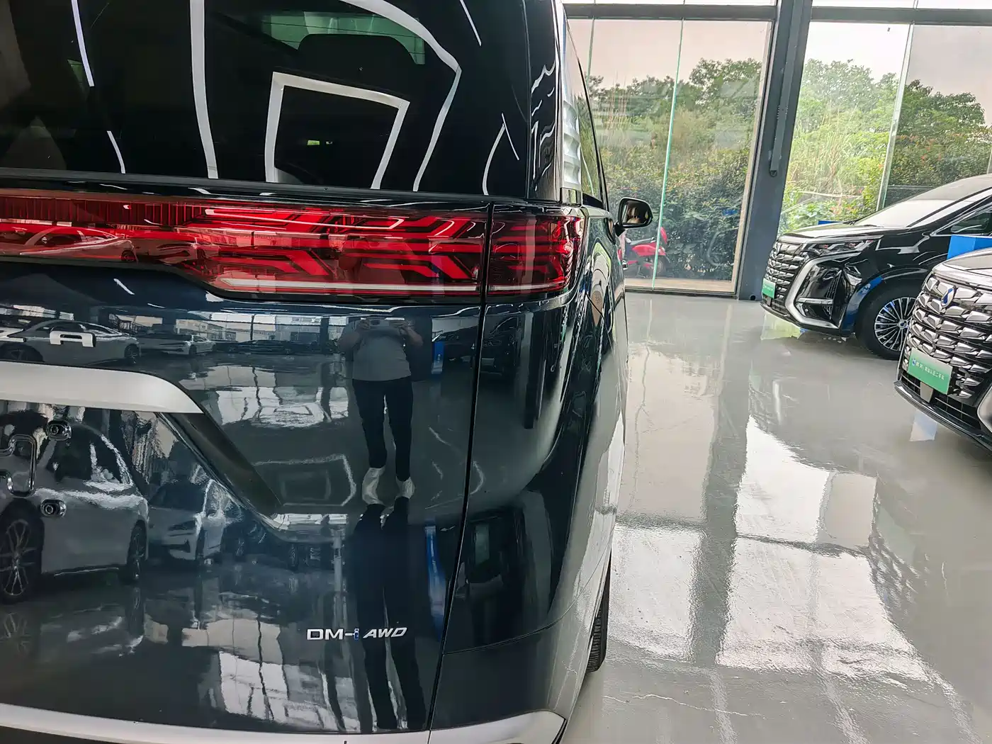 Denza D9 2022 DM-i 970 AWD Flagship фото 15