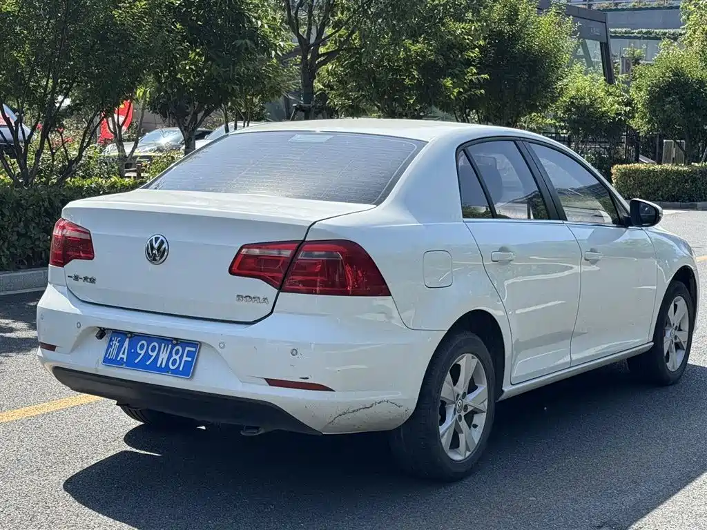 Volkswagen Bora 2014 1.6L Automatic Comfort Edition фото 11