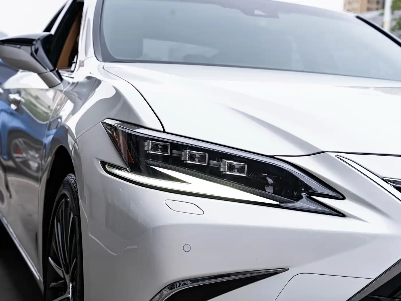 Lexus ES 2022 300h Ultimate Edition фото 6