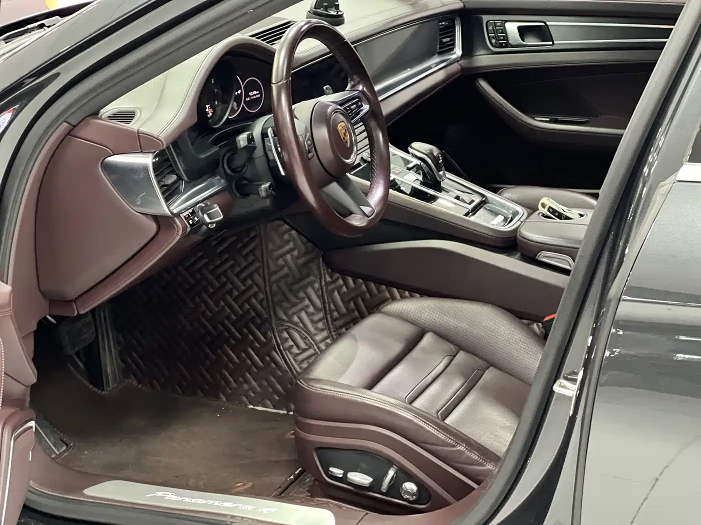 Photo 5 - Porsche Panamera