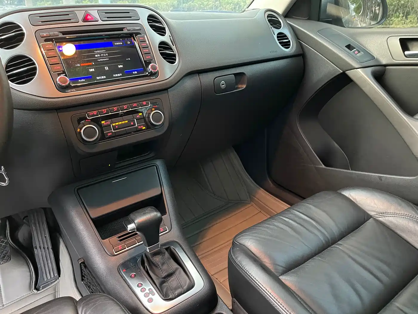 Volkswagen Tiguan 2010 2.0TSI Automatic 4WD Elite фото 13