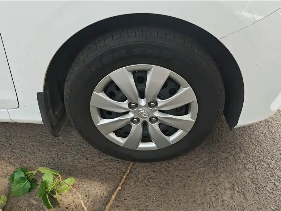 Hyundai Verna 2020 1.4L Manual GL Renewal Edition фото 6
