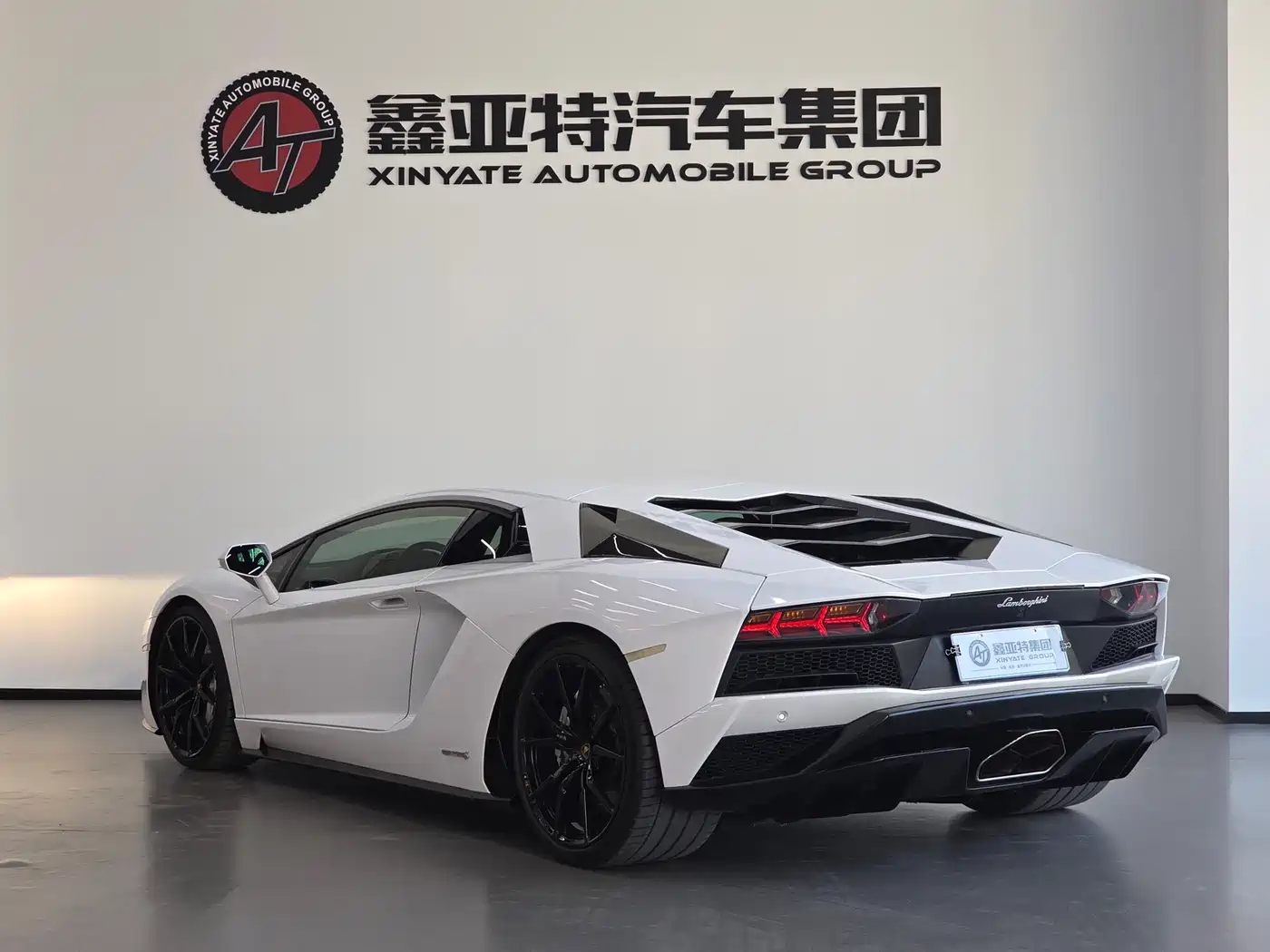 Lamborghini Aventador 2011 LP 700-4 фото 6