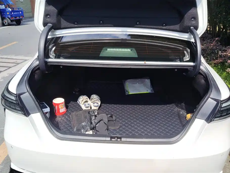 Toyota Camry 2018 2.5S Trend Edition фото 4