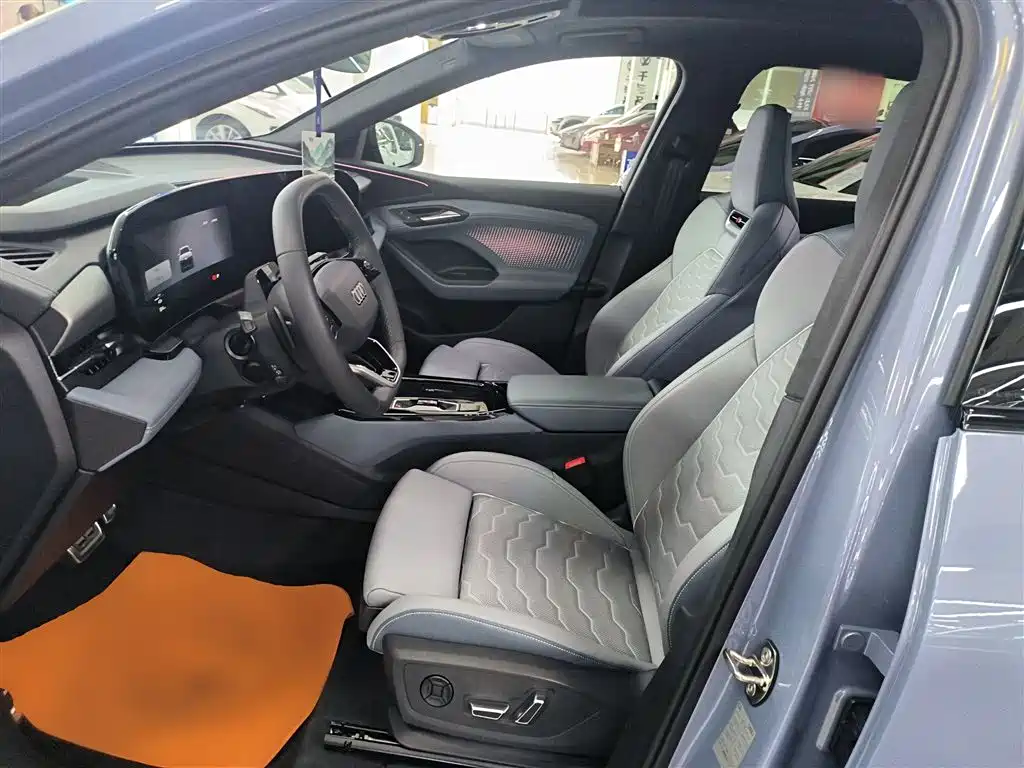 Audi Q6L e-tron 2025 Model Pioneer Edition фото 15