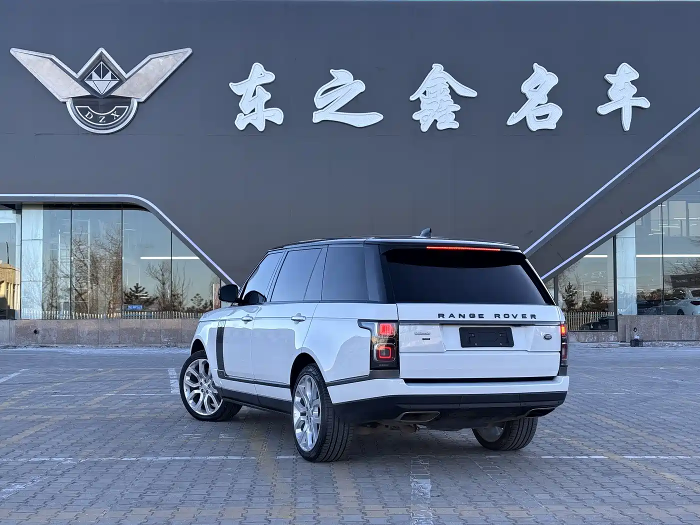 Land Rover Range Rover 2022 3.0 L6 400PS Heritage Extended Classic Edition фото 12