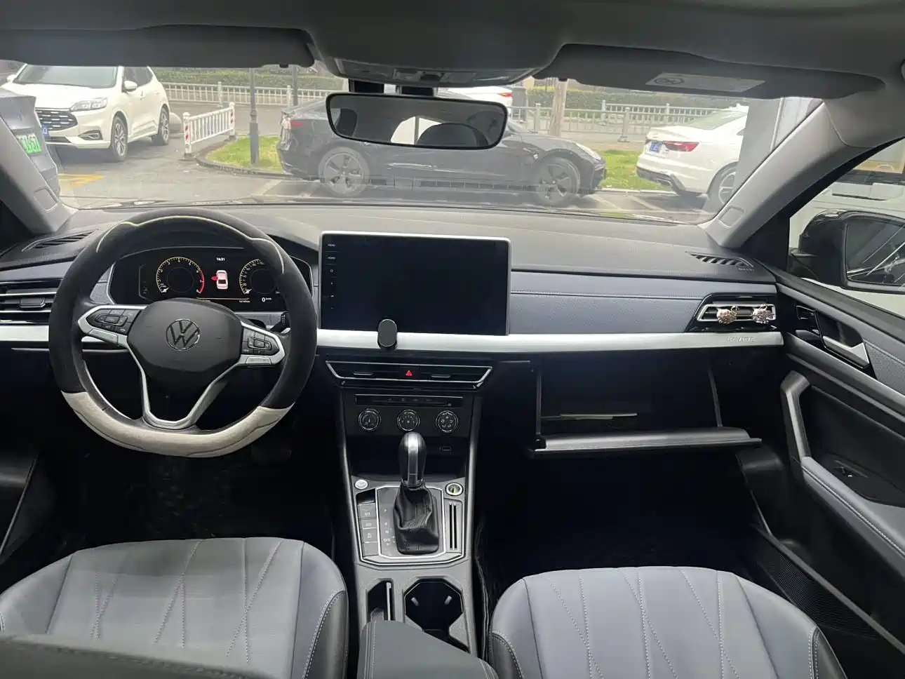 Volkswagen Lavida 2023 1.5L Auto Five Million Edition фото 4
