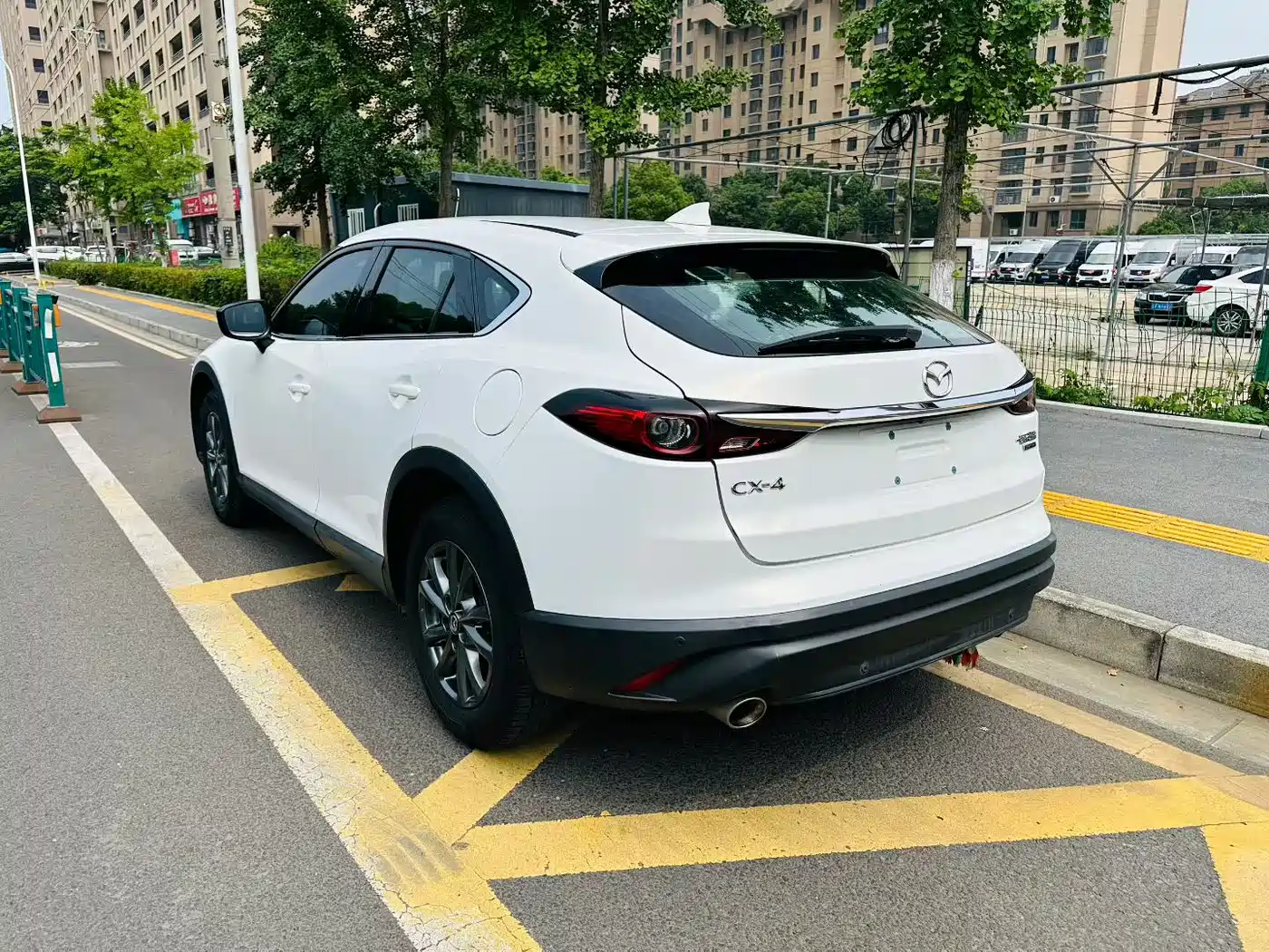 Photo 6 - Mazda CX-4