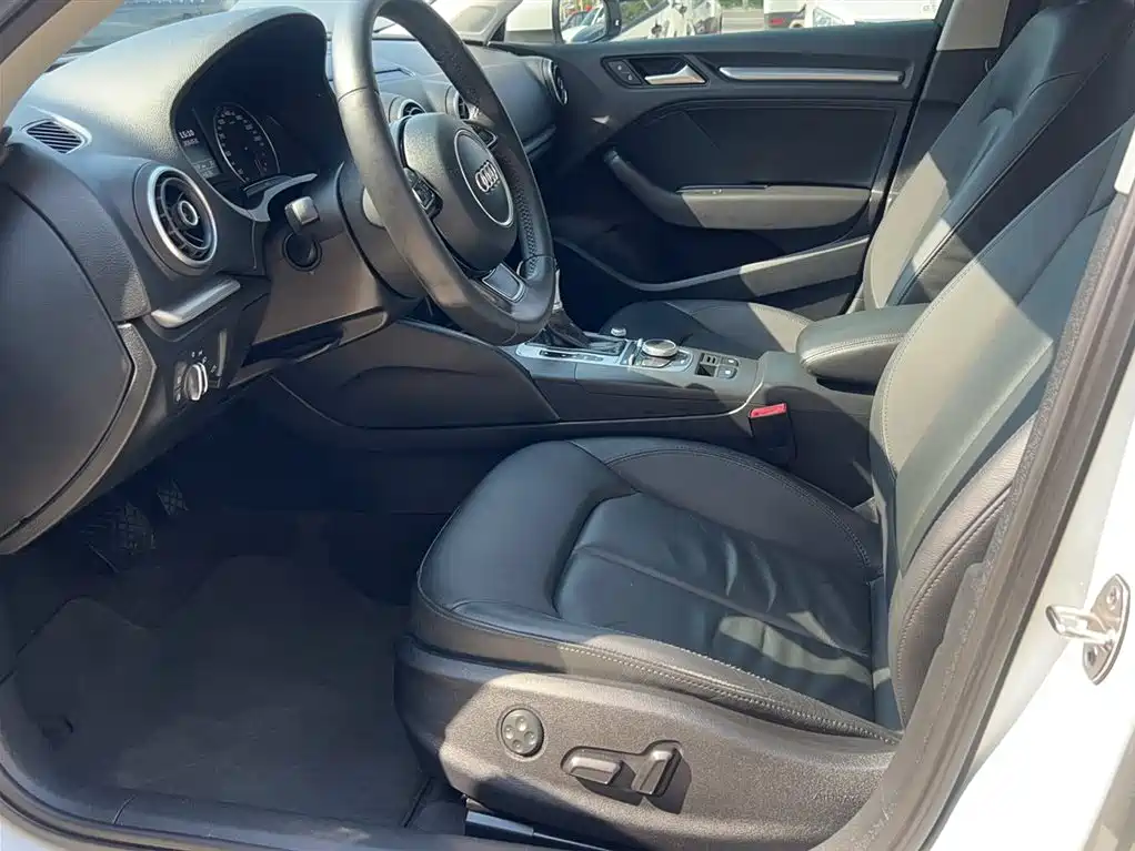 Audi A3 2014 Limousine 35 TFSI Auto Comfort фото 4