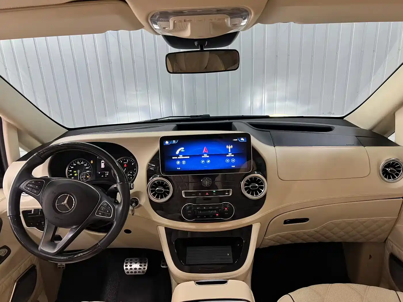 Mercedes-Benz Vito 2023 2.0T Business 7-Seater фото 3