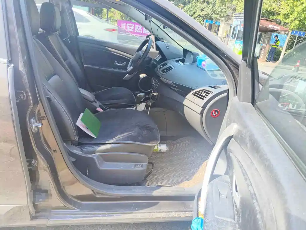 Renault Fluence 2013 2013 2.0L Comfort Edition