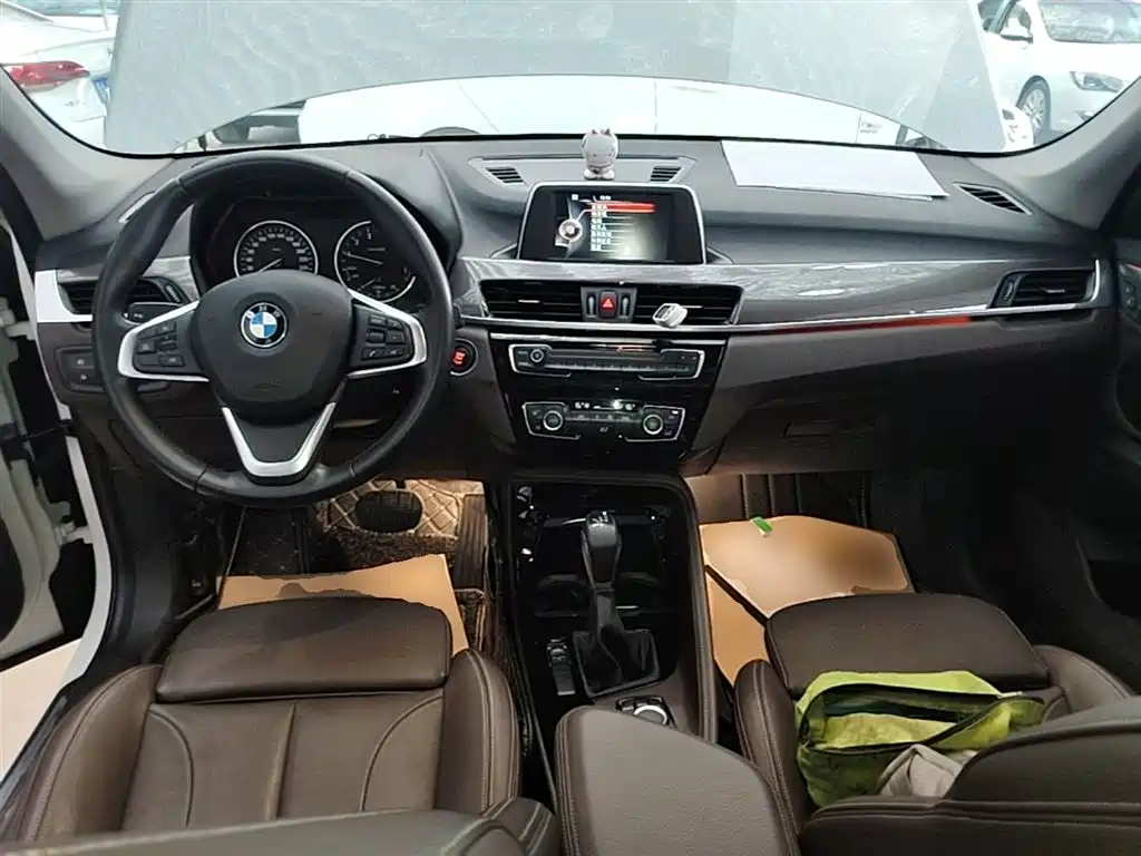 BMW X1 2018 sDrive18Li Premium Model фото 10
