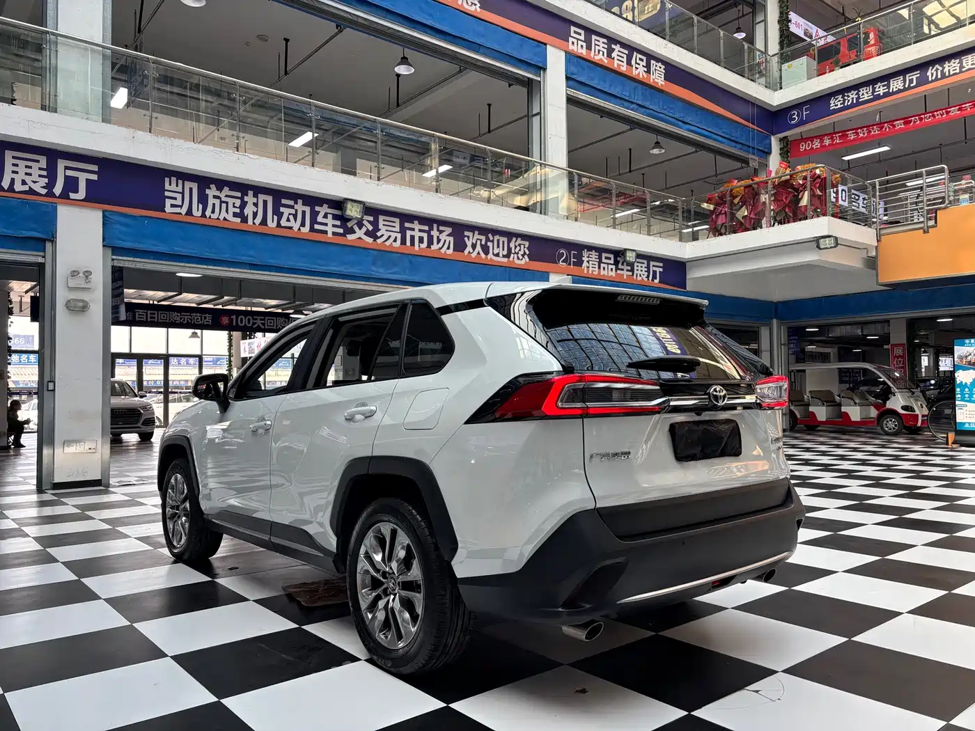 Toyota Wildlander 2021 2.0L CVT 4WD Luxury Edition фото 16