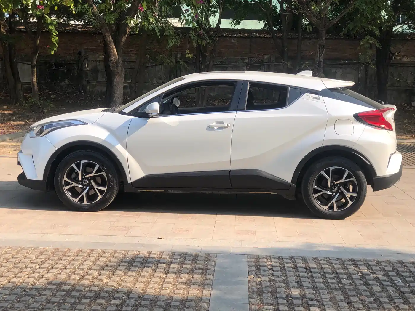 Toyota C-HR 2020 Model 2.0L Leading фото 4