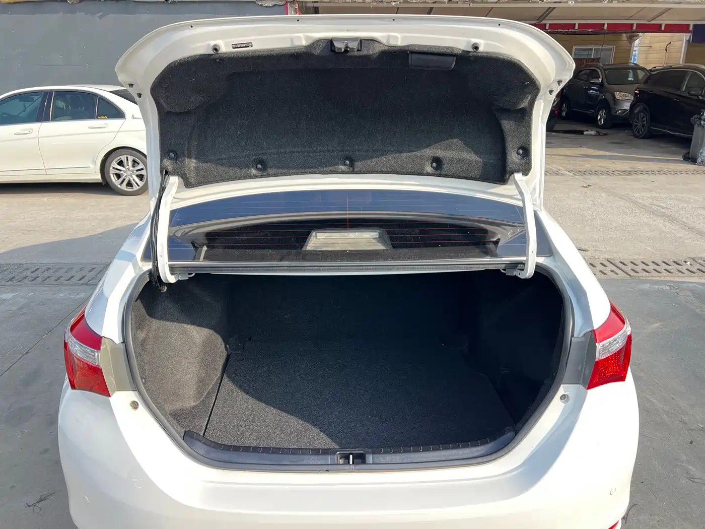 Toyota Corolla 2014 1.6L CVT GLX-i Navigation Edition фото 23