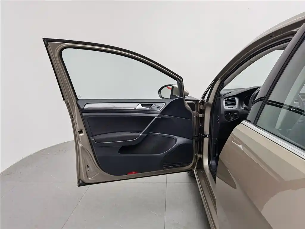 Volkswagen Golf 2015 1.6L Automatic Comfort фото 8