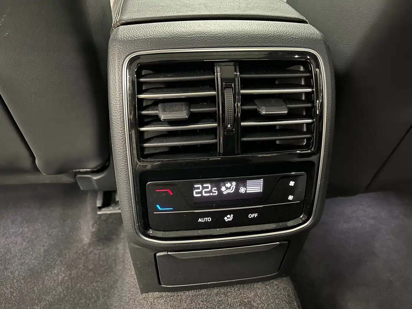 Volkswagen Magotan 2024 2 Million Units Public Sharing Edition 330TSI DSG Luxury фото 12