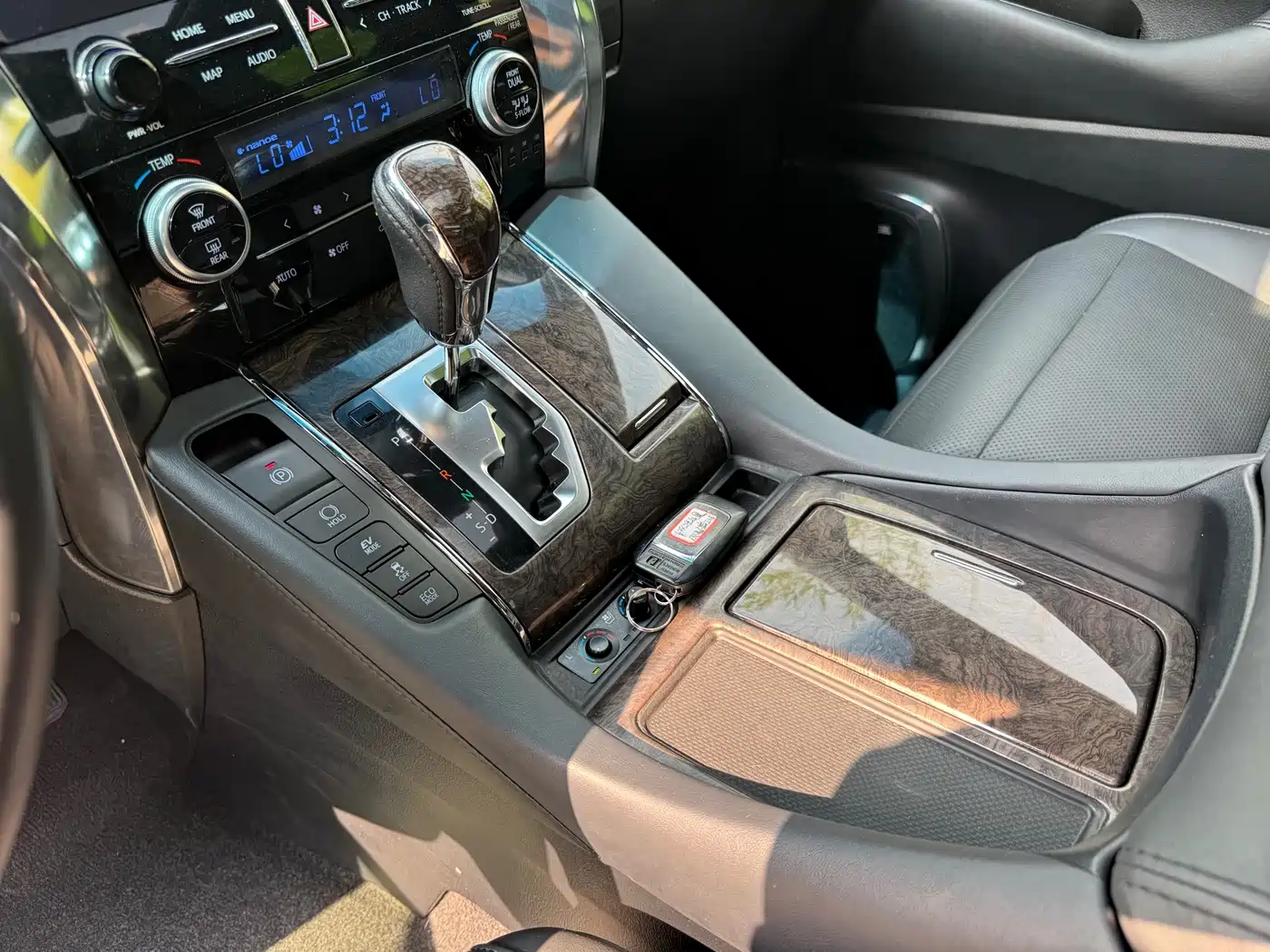 Toyota Alphard 2021 Hybrid 2.5L Premium фото 9