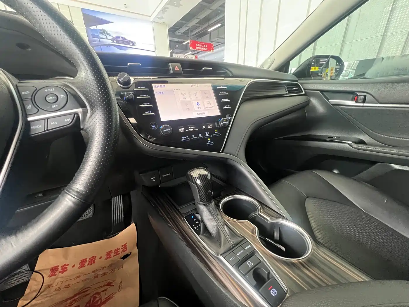 Toyota Camry 2018 2.5G Luxury Edition фото 8