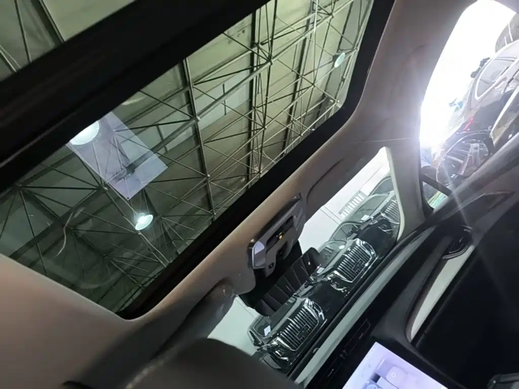 Фото 18 - Hongqi H5 PHEV