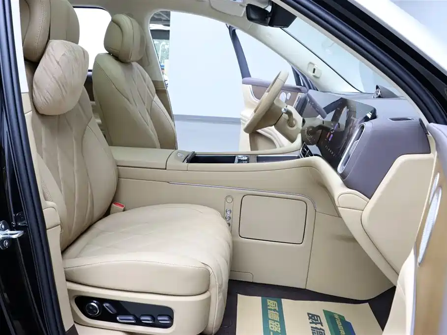 AITO Wenjie AITO M9 2025 Extended Range Ultra 52kWh 6-Seater фото 18