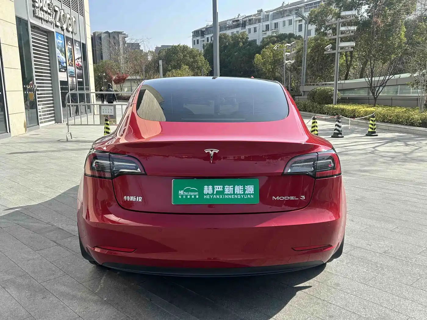 TESLA MODEL 3
