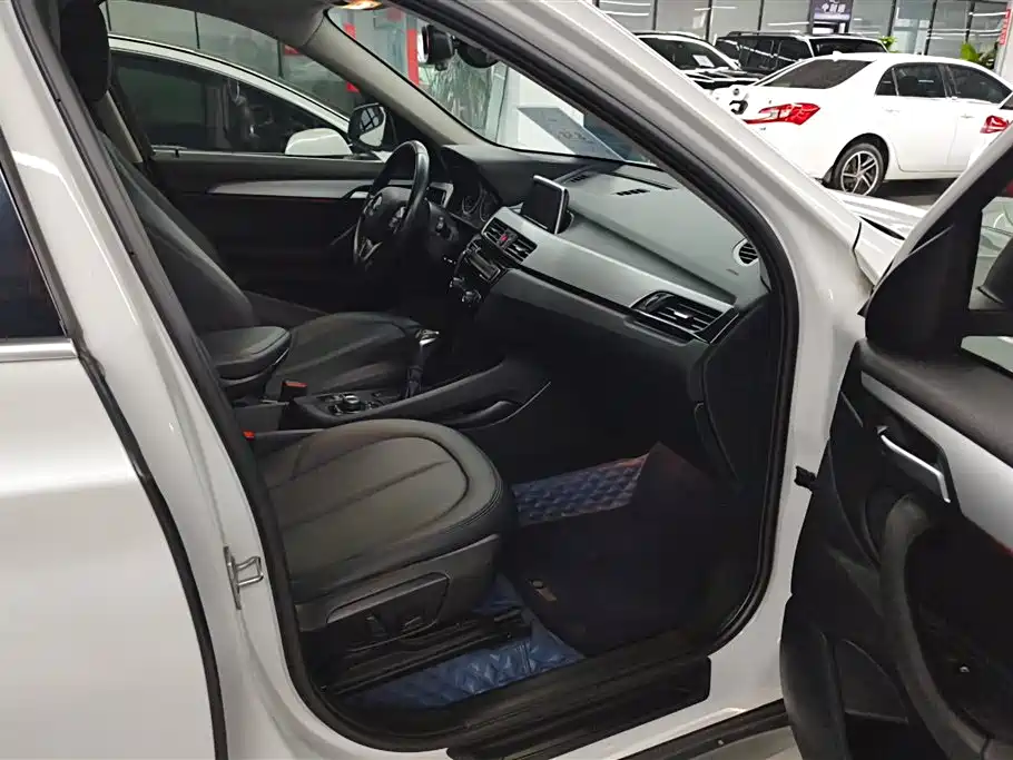 BMW X1 2018 sDrive20Li Leading Model фото 8