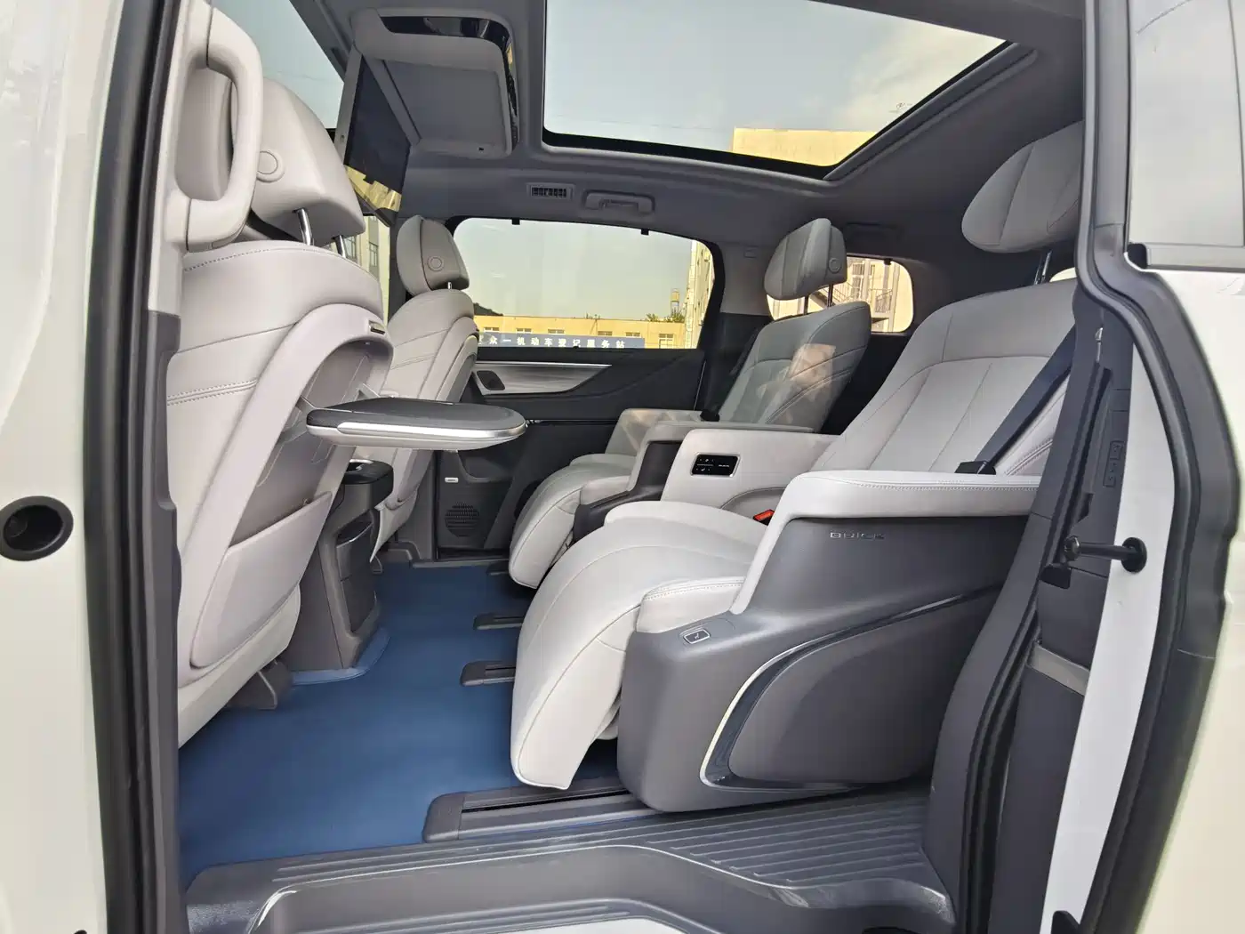 Buick GL8 2025 Land Honor Premium Edition фото 12