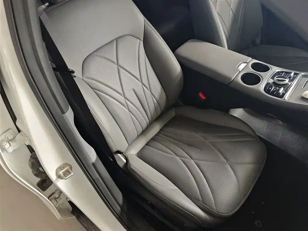 Geely Galaxy Galaxy L6 2025 EM-i 140km Starship Edition фото 25