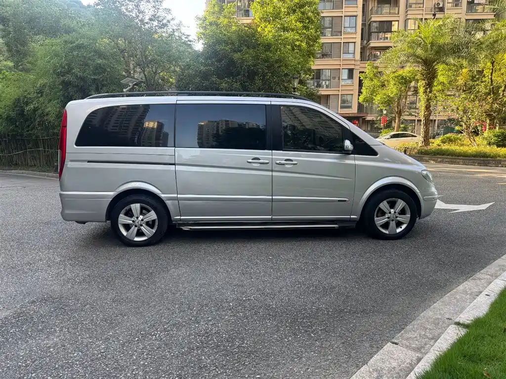 Mercedes-Benz Viano 2011 2.5L Luxury Edition фото 7