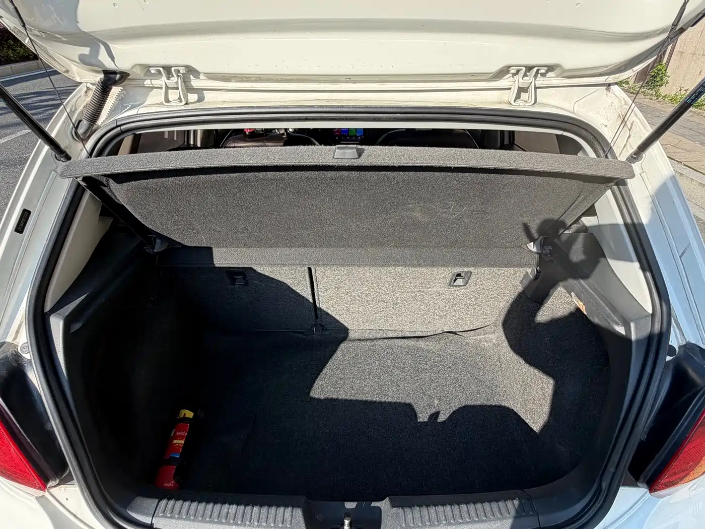 Volkswagen Polo 2014 1.6L Automatic Luxury Edition фото 27