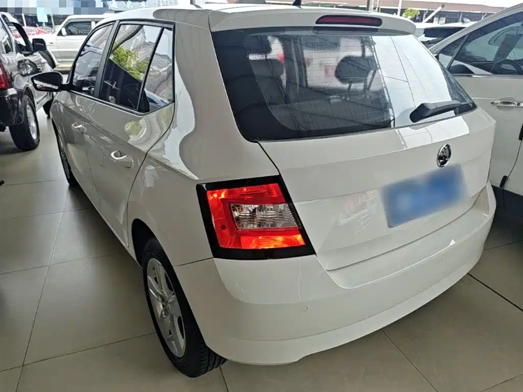 Škoda Fabia 2017 1.4L Auto Car Enjoy Edition фото 5