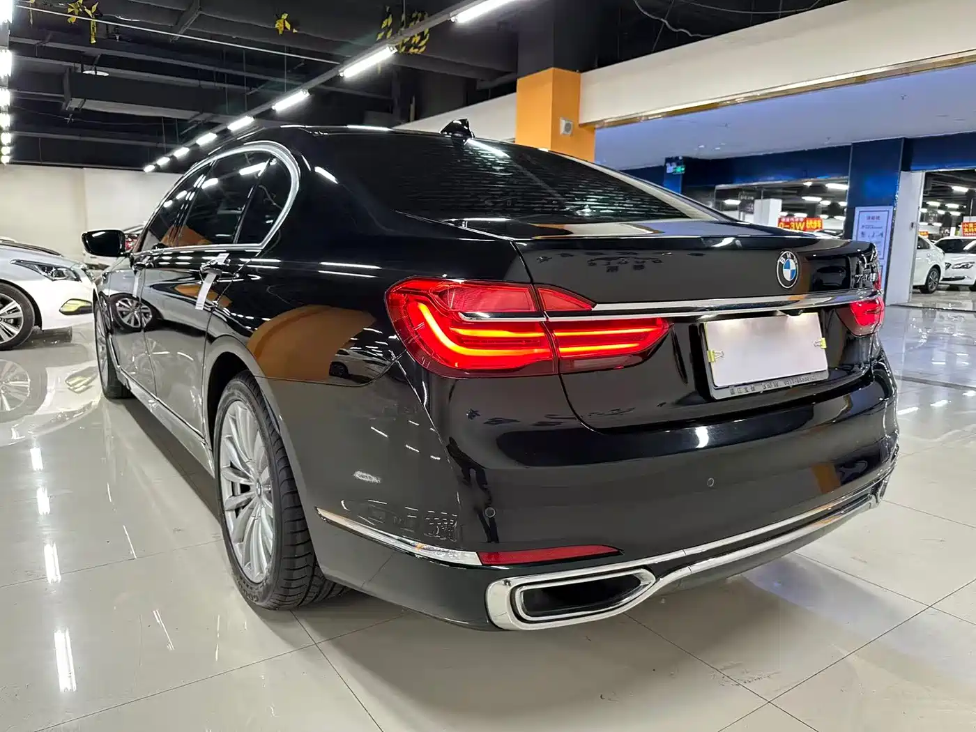 BMW 7 Series 2017 740Li Leading Edition фото 8