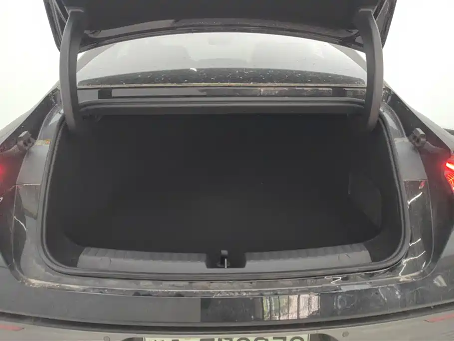 Geely Galaxy Galaxy Xingyao 8 2025 Model 130km EM-i Flagship Edition фото 4