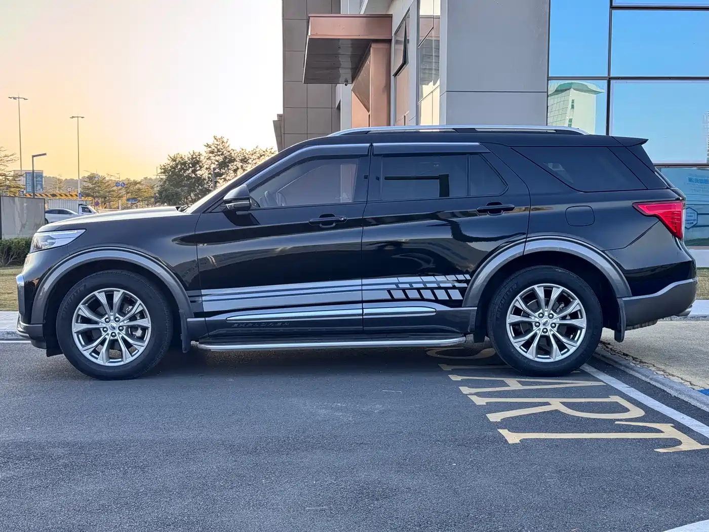 FORD EXPLORER