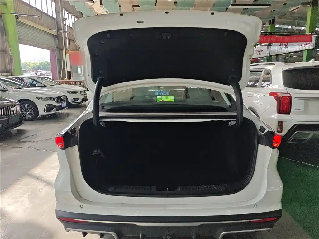 Geely Galaxy Galaxy L6 2025 EM-i 140km Starship Edition фото 19