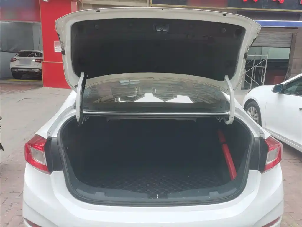 Chevrolet Cruze 2018 320 Automatic Pioneer Sunroof Edition фото 19