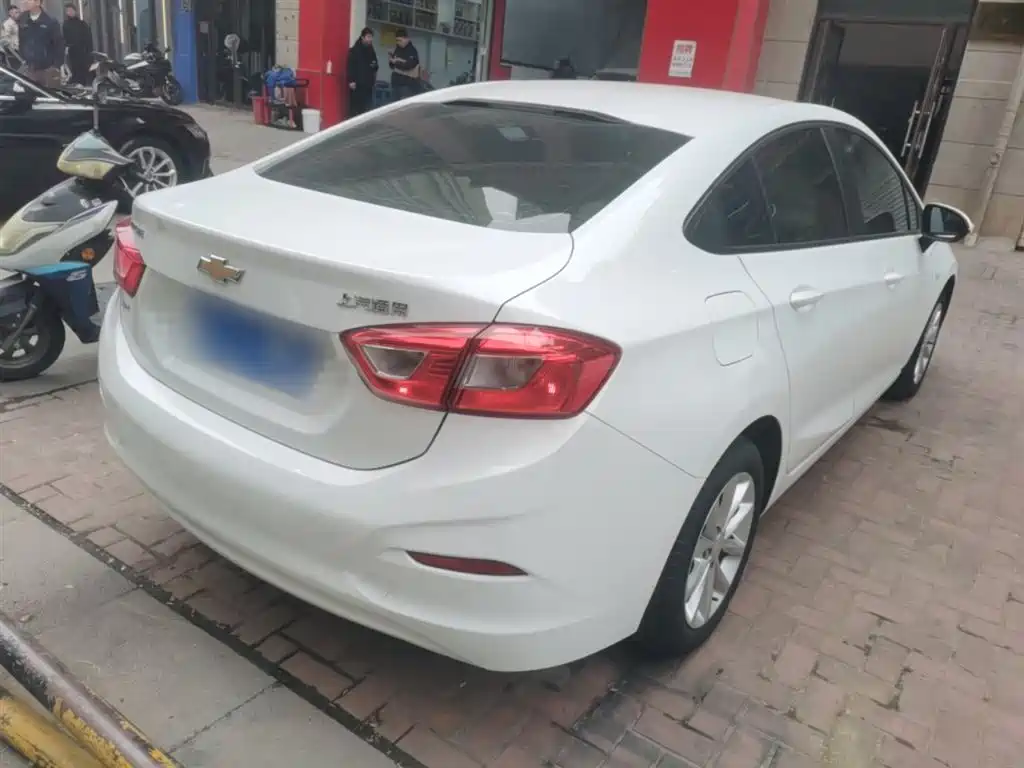 Chevrolet Cruze 2018 320 Automatic Pioneer Sunroof Edition фото 7