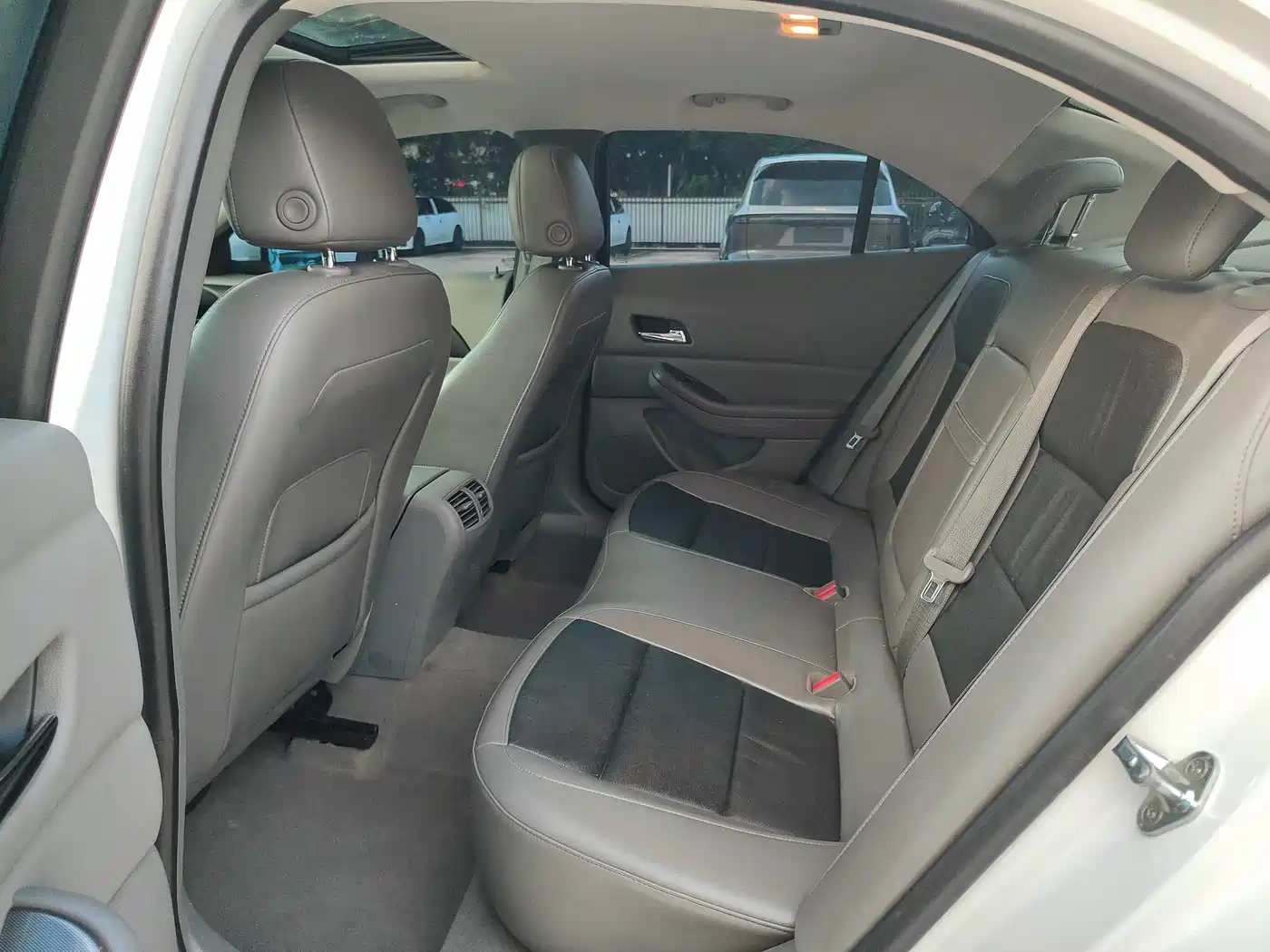 Chevrolet Malibu 2013 2.0L Automatic Luxury Edition фото 8