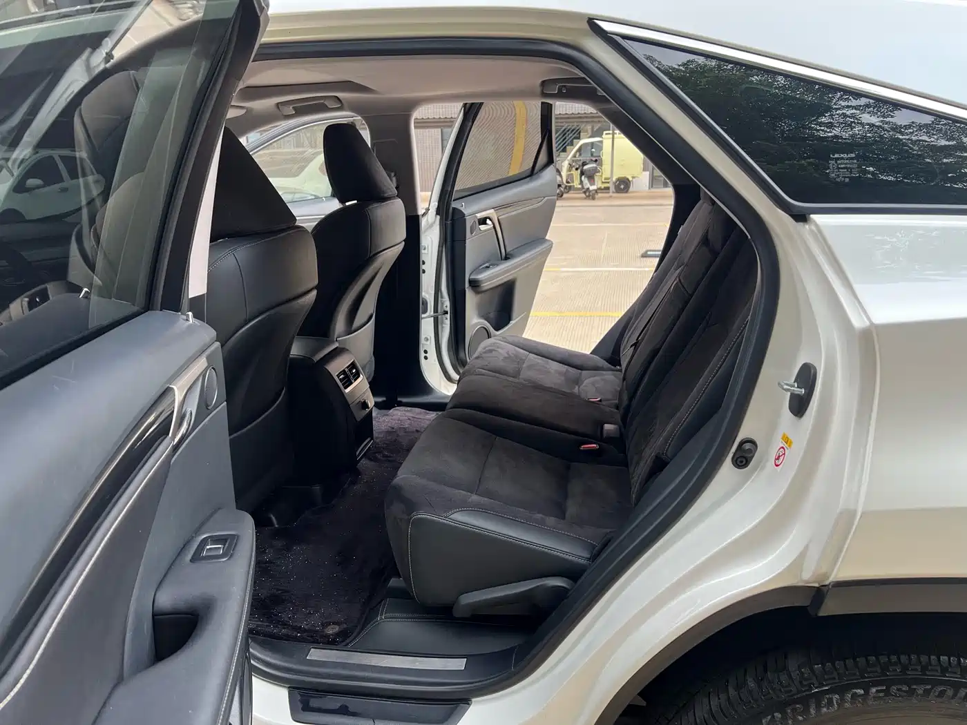 Фото 7 - Lexus RX
