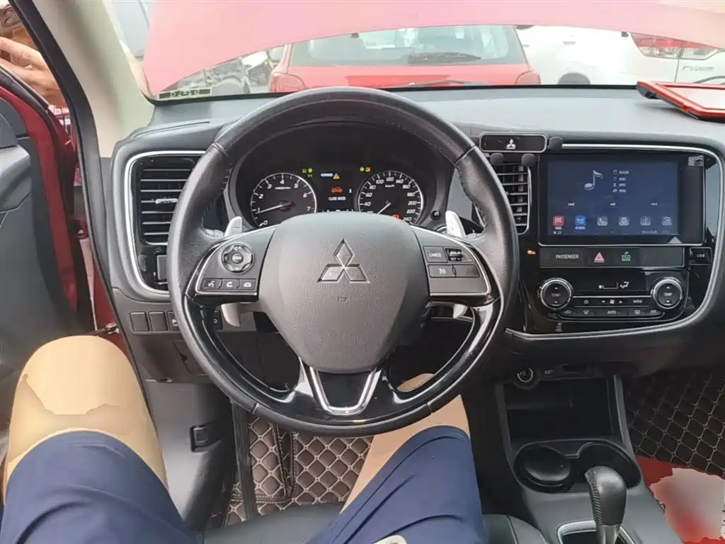 Mitsubishi Outlander 2016 2.4L 4WD Elite Edition 5-seater фото 11