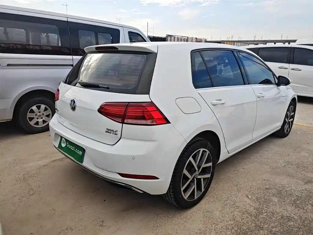 Volkswagen Golf 2020 200TSI DSG Comfort Progressive Edition фото 7