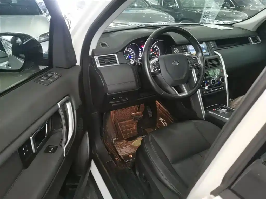 Land Rover Discovery Sport 2016 2.0T HSE фото 16