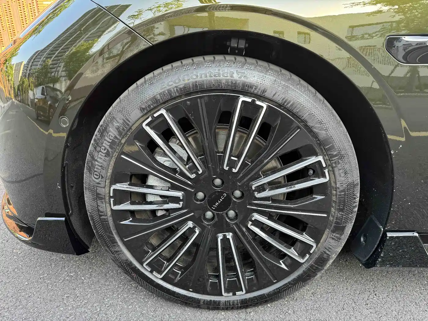 Lynk & Co 10 EM-P 2025 240 AWD Ultra Sport Edition фото 5