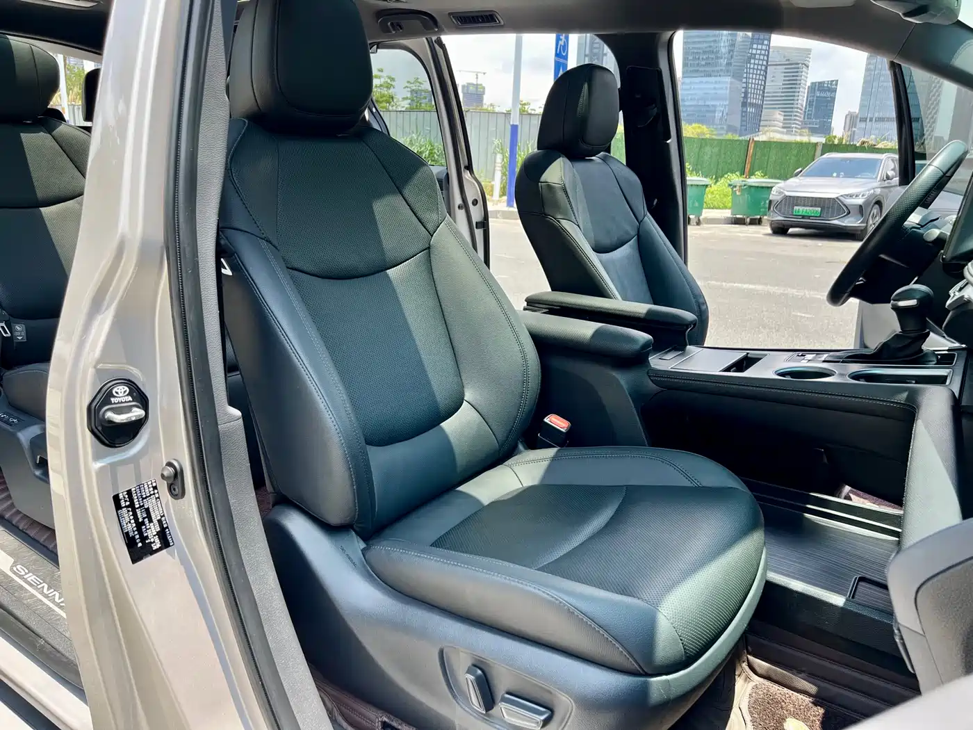 Toyota Sienna 2021 2.5L Hybrid Ultimate Edition фото 13